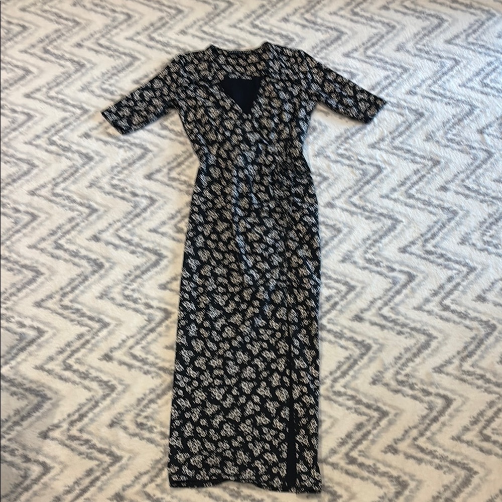 Veronica Beard Black and White Sheath Dress V-Neck Short Sleeve